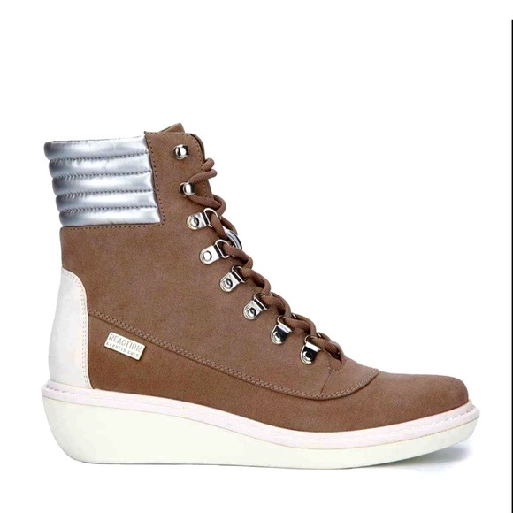 Kenneth Cole REACTION Women's Rhyme Hiker Sport Wp Boot. Size 6. - Picture 2 of 8